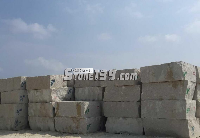 麻石（芝麻白花崗巖）荒料疊放時應注意的問題