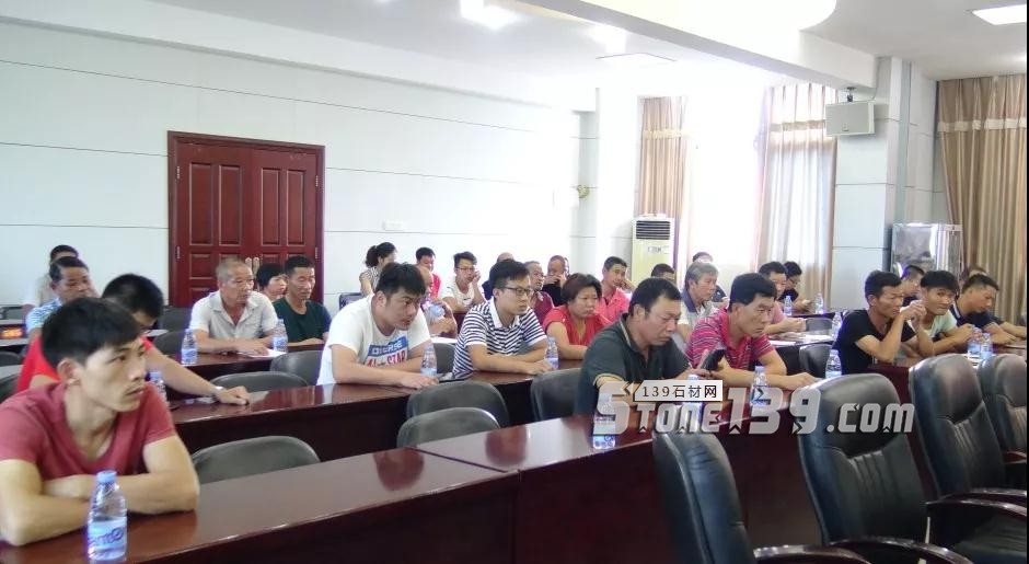 福建南安市豐州鎮(zhèn)召開石材行業(yè)污染整治工作會議 福建南安市豐州鎮(zhèn)召開石材行業(yè)污染整治工作會議現(xiàn)場