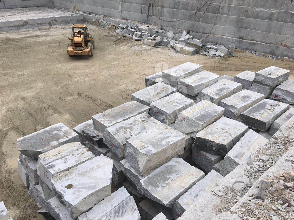 廣東永強(qiáng)石材主營湛江黑,廉江白麻,海浪花(雙稱浪花白),廉江芝麻白、廉江中花、芝麻灰、芝麻黑、海浪花、臺山紅、桂林紅