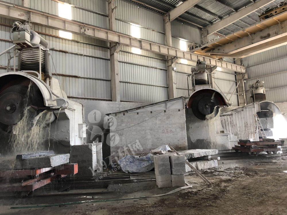 廣東永強(qiáng)石材主營湛江黑,廉江白麻,海浪花(雙稱浪花白),廉江芝麻白、廉江中花、芝麻灰、芝麻黑、海浪花、臺山紅、桂林紅