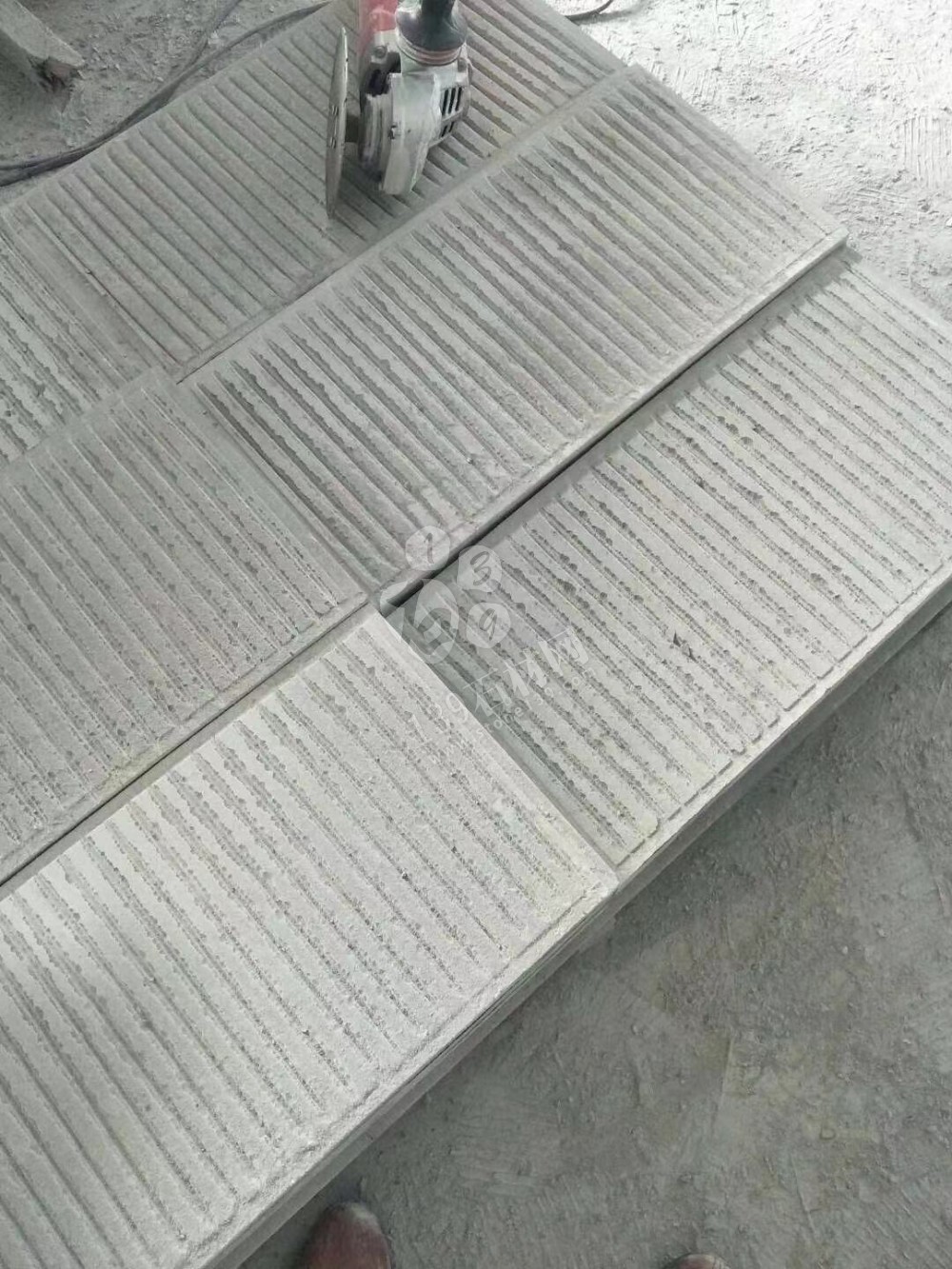 達州輝騰石材專業提供青石路沿石、欄桿、地鋪石、臺階石的園林青石產品