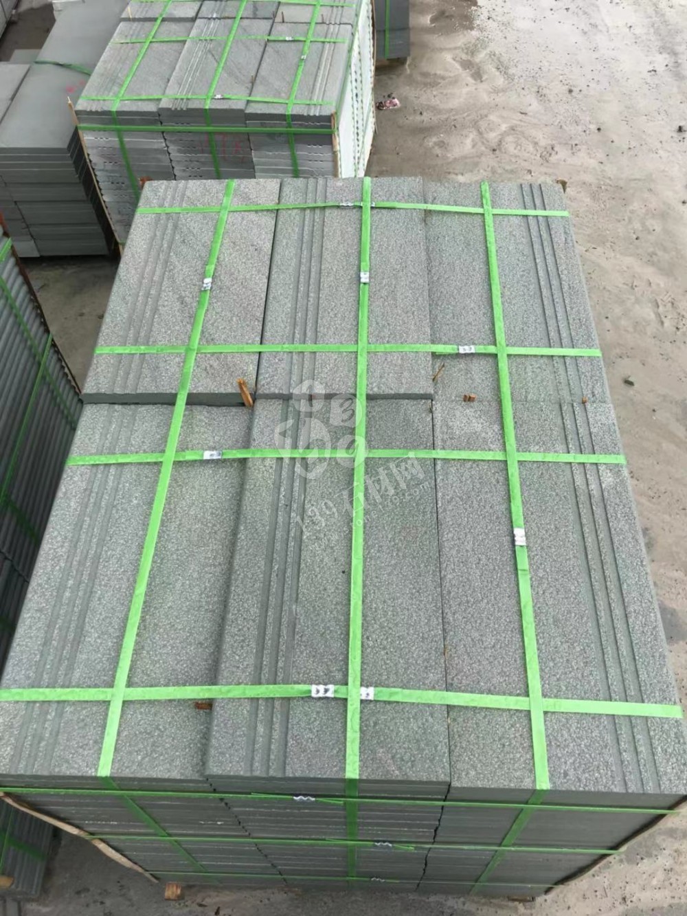 達州輝騰石材專業提供青石路沿石、欄桿、地鋪石、臺階石的園林青石產品