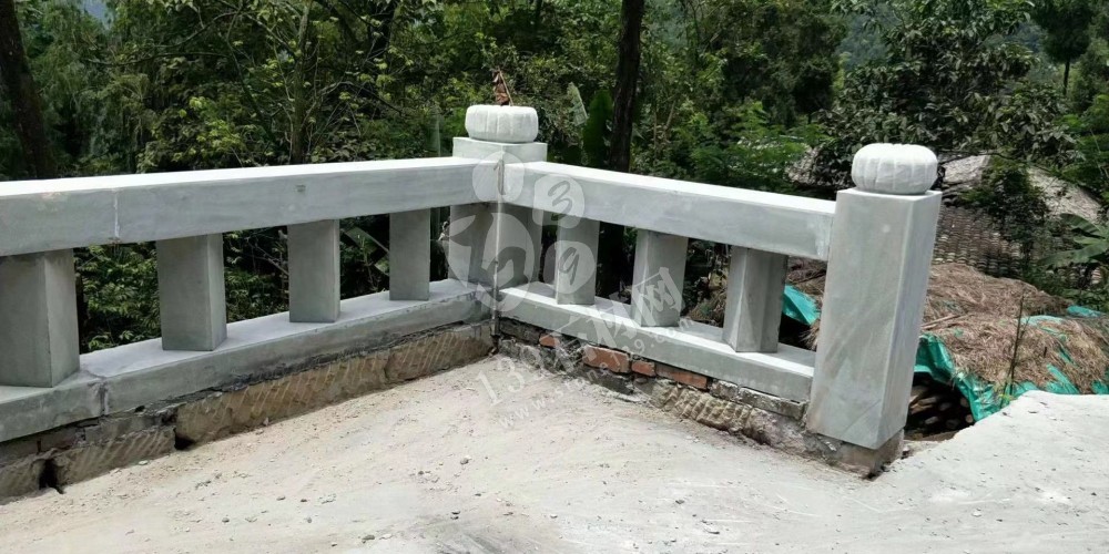 達州輝騰石材專業提供青石路沿石、欄桿、地鋪石、臺階石的園林青石產品