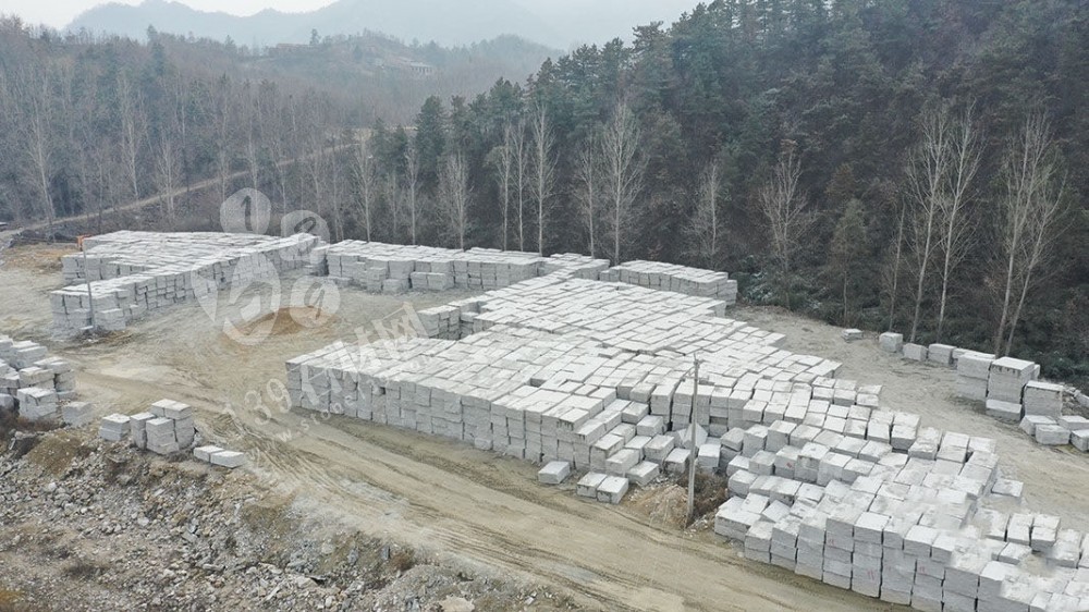 【運東石材】河南梨花白內鄉礦區廠家直銷批發梨花白、梨花紅、路沿石
