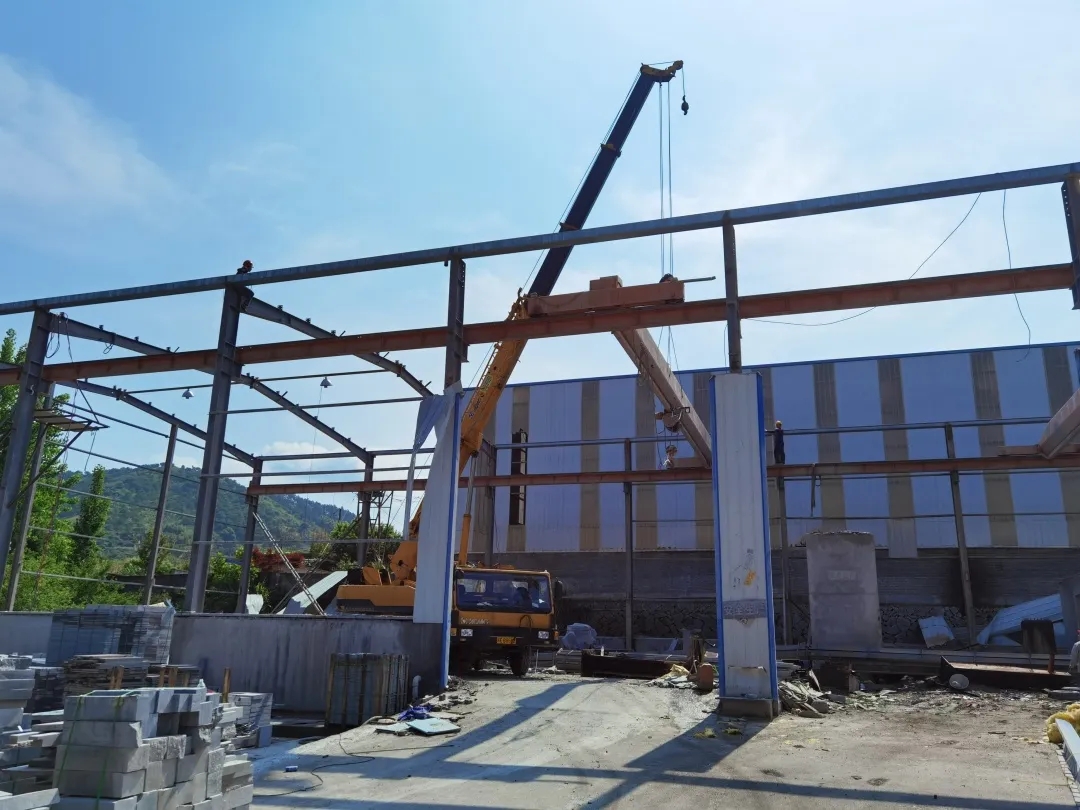 （浙江654產(chǎn)地）桐廬縣鐘山鄉(xiāng)繼續(xù)開展石材行業(yè)整治，推進(jìn)石材企業(yè)拆除工作