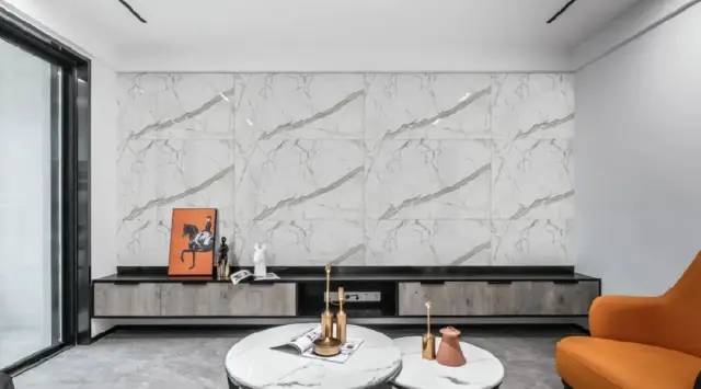 幾十萬的魚肚白特選板：用排版設計突破局限