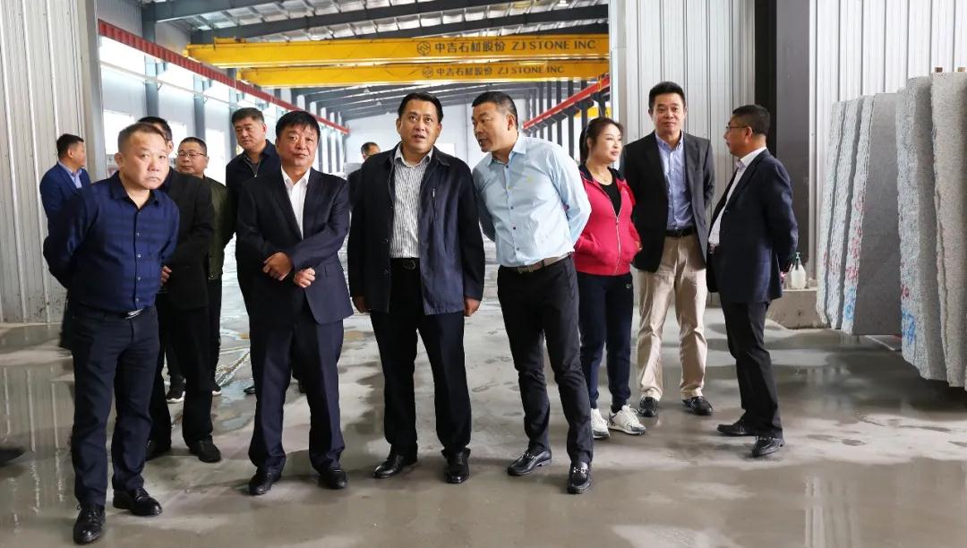 廣西岑溪市委書記羅偉雄一行蒞臨中國北部(蛟河)石材循環(huán)經(jīng)濟(jì)產(chǎn)業(yè)園考察