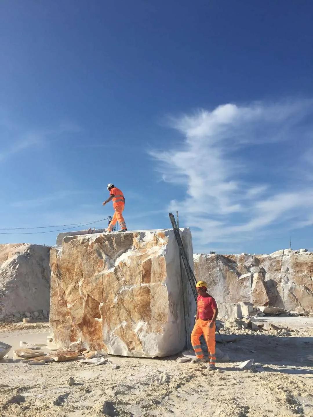 魚肚白/雪花白最大礦主和供應商，在米蘭成功上市