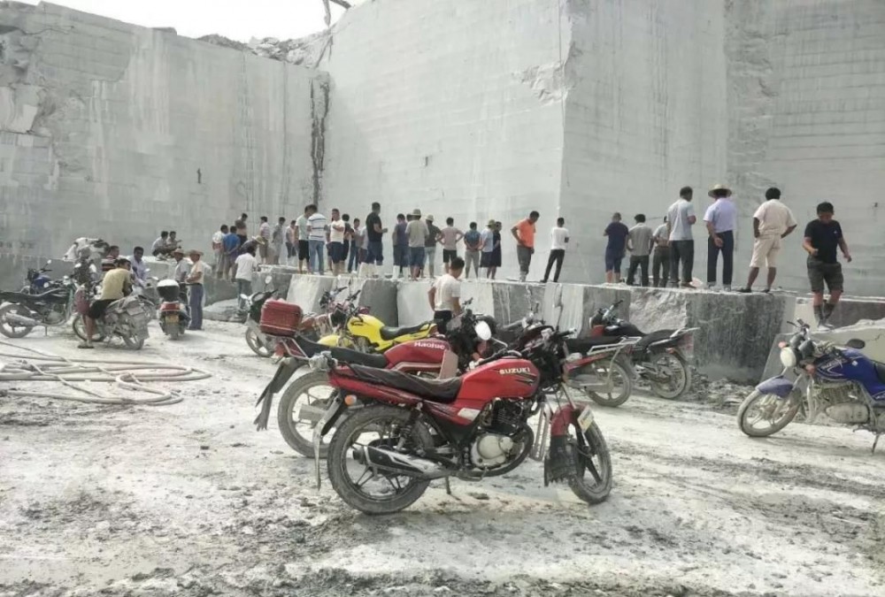 內蒙古寧城縣某石場發料排序表，買荒料要排隊了，又要重現搶荒料了？附寧城紅欣賞！