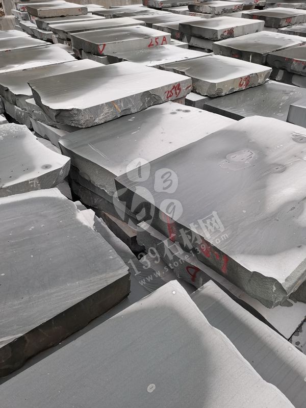 萬國石材帶您了解沒哭了的萬源青石雕刻產品