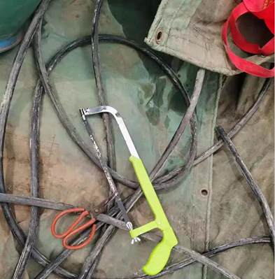 吳山鎮各石材企業按要求停止開采，等待統一規劃。竟有小偷打起了石材礦山上的設備！