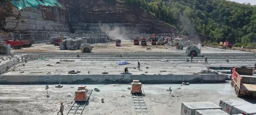 四川萬源青石礦山開采現(xiàn)場(chǎng)實(shí)拍圖