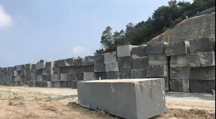 四川萬源青石礦山開采現(xiàn)場(chǎng)實(shí)拍圖