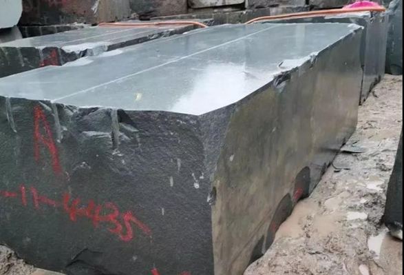 四川萬源青石礦山開采現(xiàn)場(chǎng)實(shí)拍圖