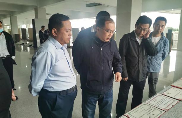 考察幾大知名花崗巖產區，把中部（麻城）石材產業園建成中國臨礦產業集群標桿園區達成共識