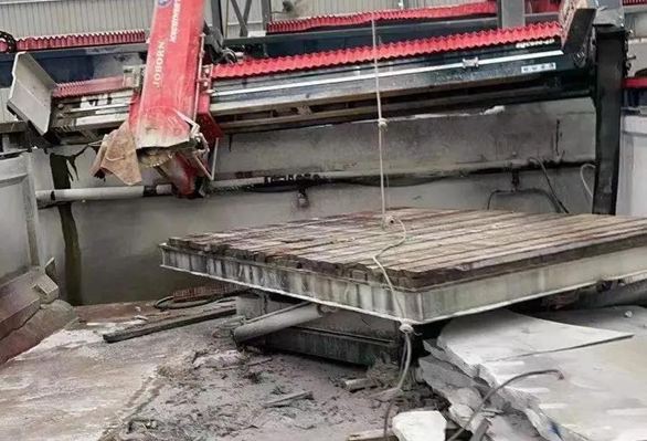 麻城石材工人砸廠事件持續發酵，警方已介入調查！兩敗俱傷，得不償失！