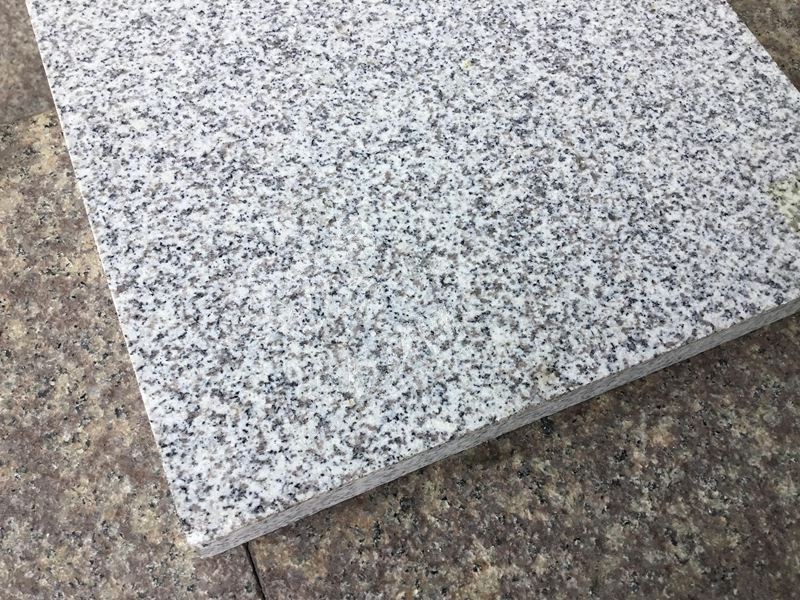 麻城張順利石材廠主要經(jīng)營(yíng)湖北芝麻白、芙蓉白環(huán)境石，地鋪石，路延石，小方石